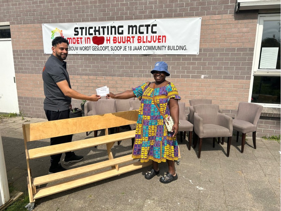 vootzy doneert meubels