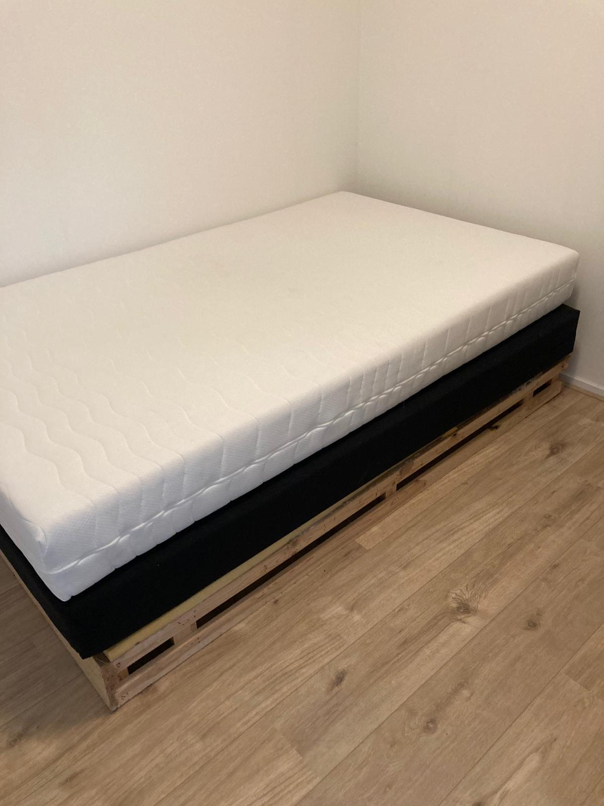 Twee persoonsmatras ophalen in Amsterdam en laten hergebruiken